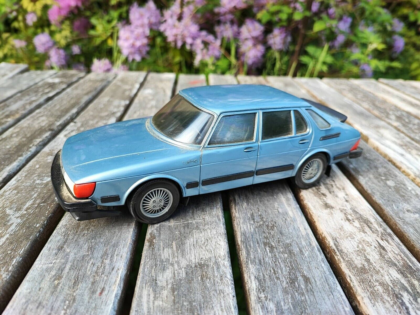 STAHLBERG SAAB 900 TURBO 4-DOOR PLASTIC MODEL 1:20 MADE IN FINLAND STEEL BLUE