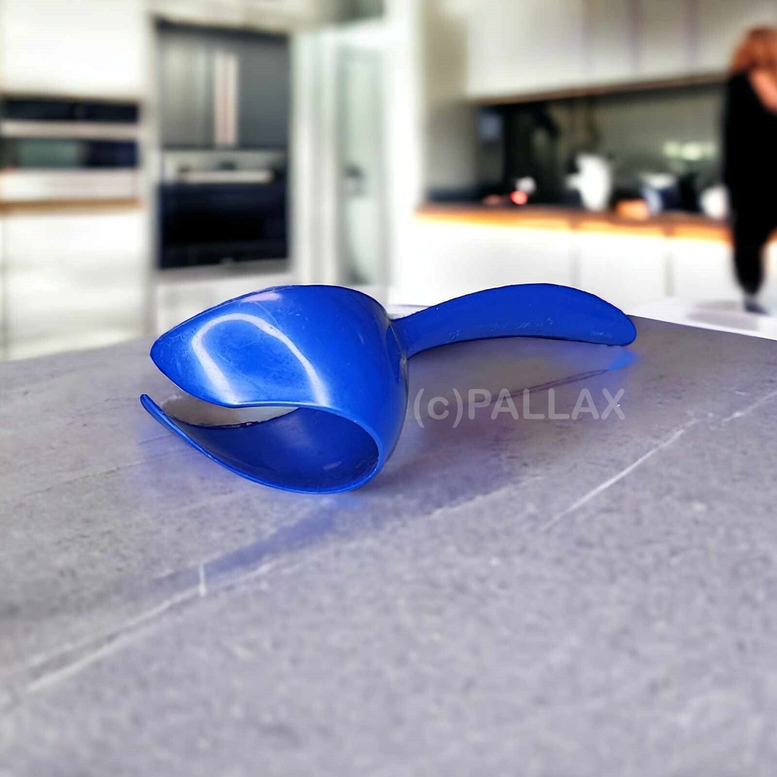 TUPPERWARE D32 EI-KÄTSCHER BLAU EIER GAREN KOCHEN FÄRBEN