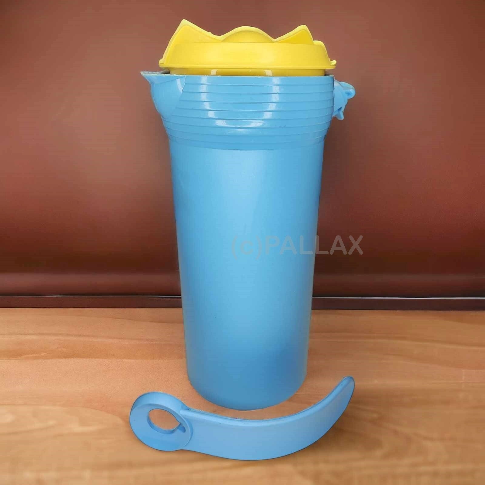 TUPPERWARE PICKNICK-KANNE 1,1 L HELLBLAU GELB SAFTKANNE ABNEHMBARER GRIFF