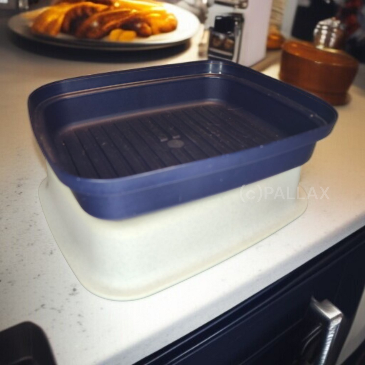 TUPPERWARE A47 BÄCKERMEISTER INDIGO WEISS BROTKORB BROTBEHÄLTER