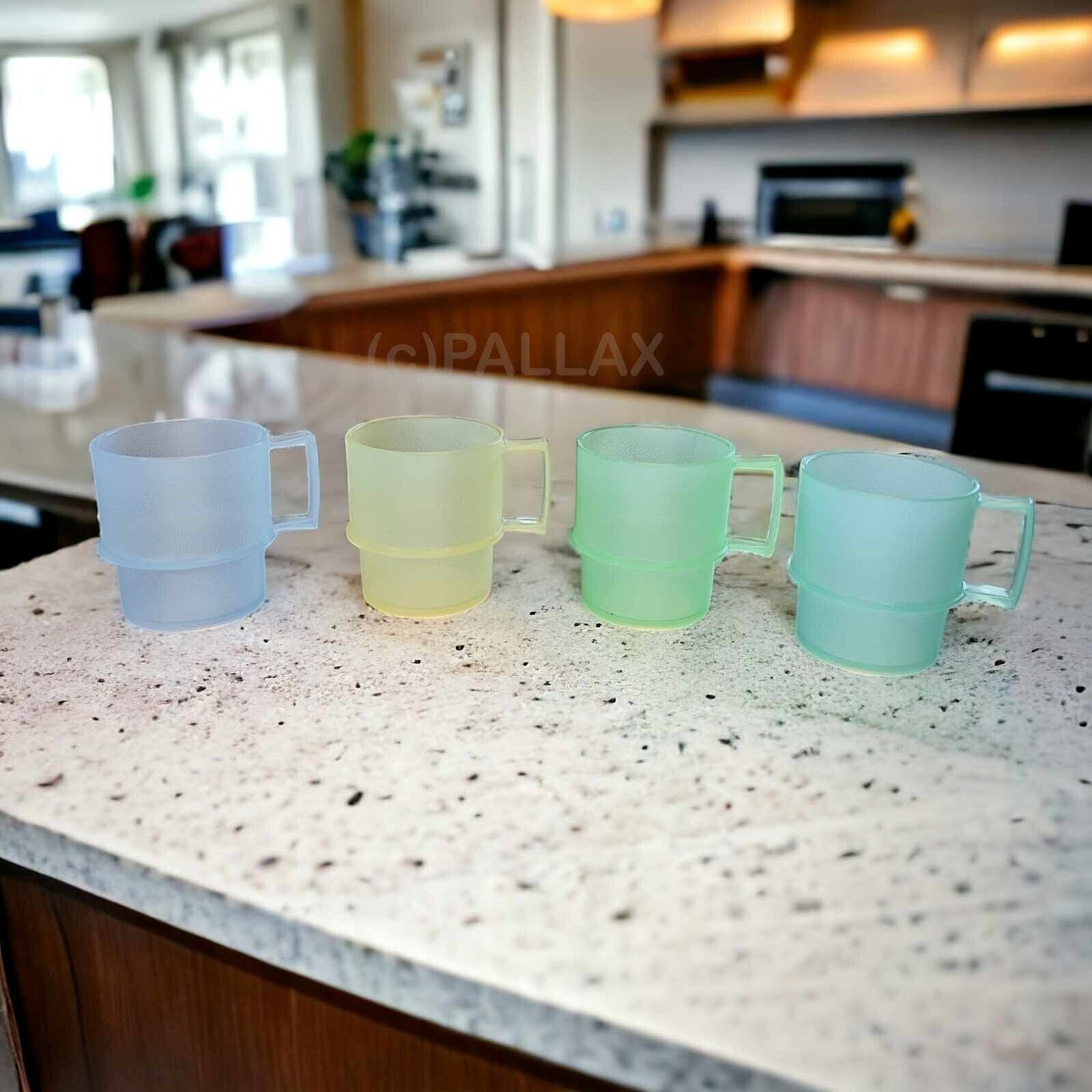TUPPERWARE KONFETTI MINI-BECHER SCHNAPSGLÄSER MEHRFARBIG 4 STÜCK