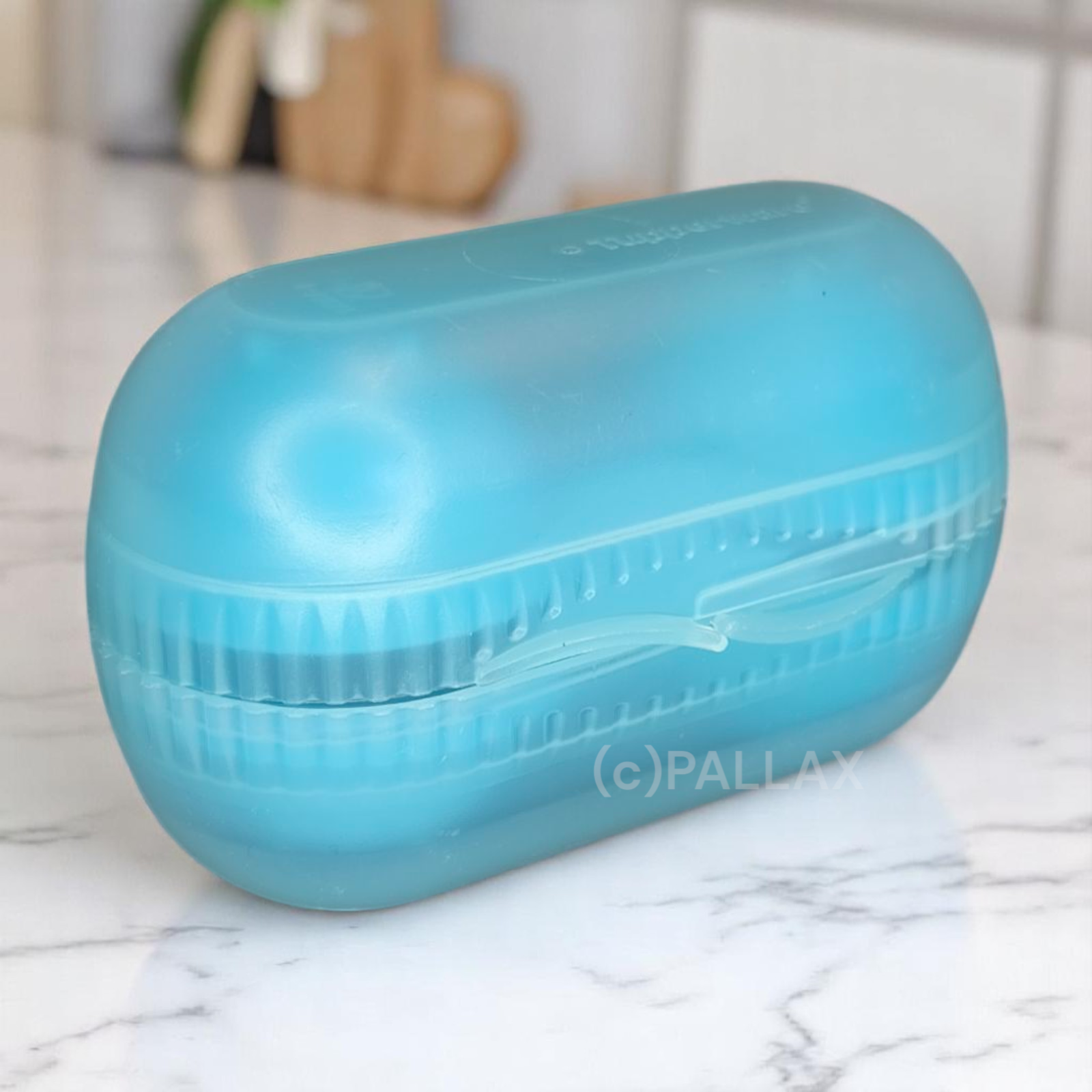 TUPPERWARE A128 ZWEI-DABEI TÜRKIS EIERBEHÄLTER MIT SALZSTREUER FÜR UNTERWEGS