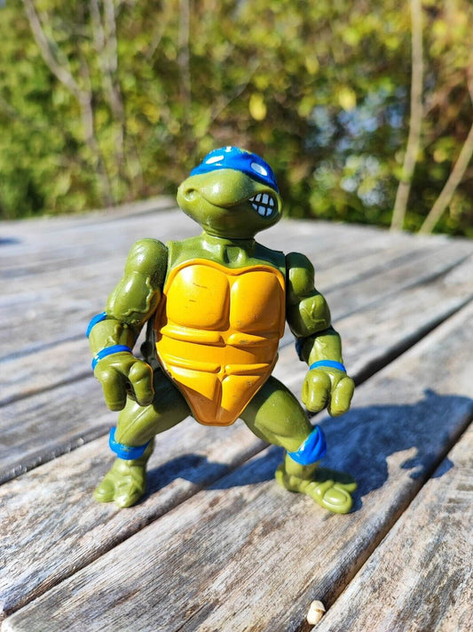 TEENAGE MUTANT NINJA TURTLES TMNT LEONARDO / PLAYMATES 1988
