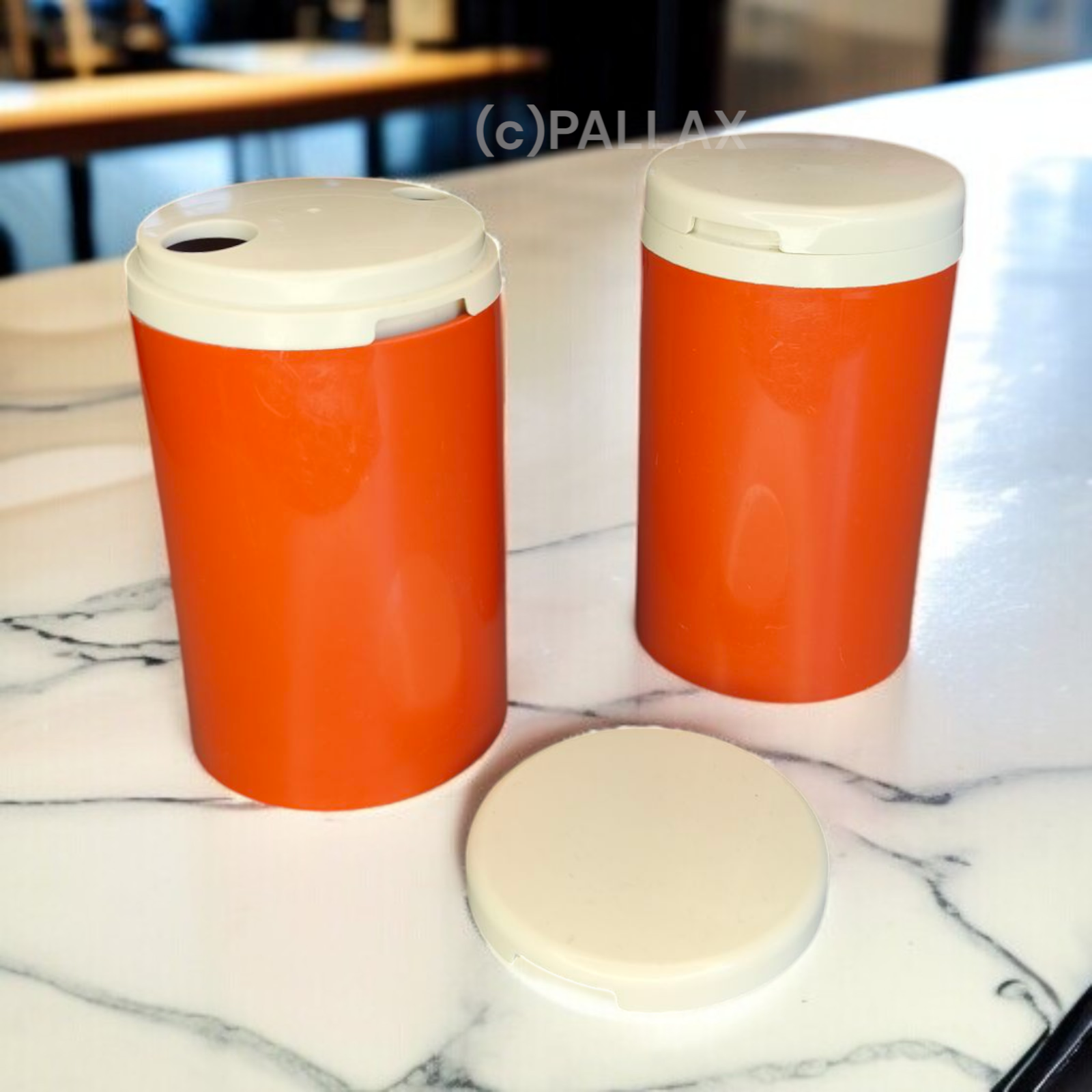 TUPPERWARE VINTAGE STAPELBARE GEWÜRZ-RIESEN ROT GEWÜRZSTREUER