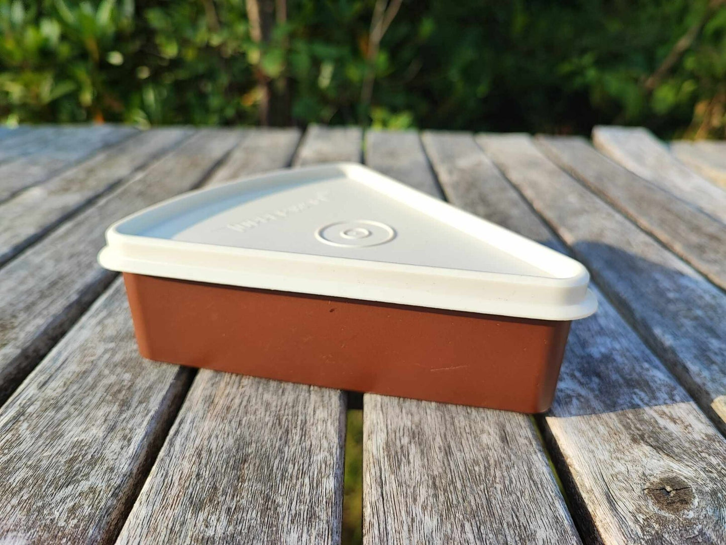 TUPPERWARE VINTAGE KÄSE-ECKE BRAUN WEISS