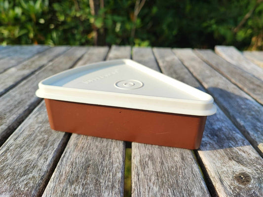 TUPPERWARE VINTAGE KÄSE-ECKE BRAUN WEISS