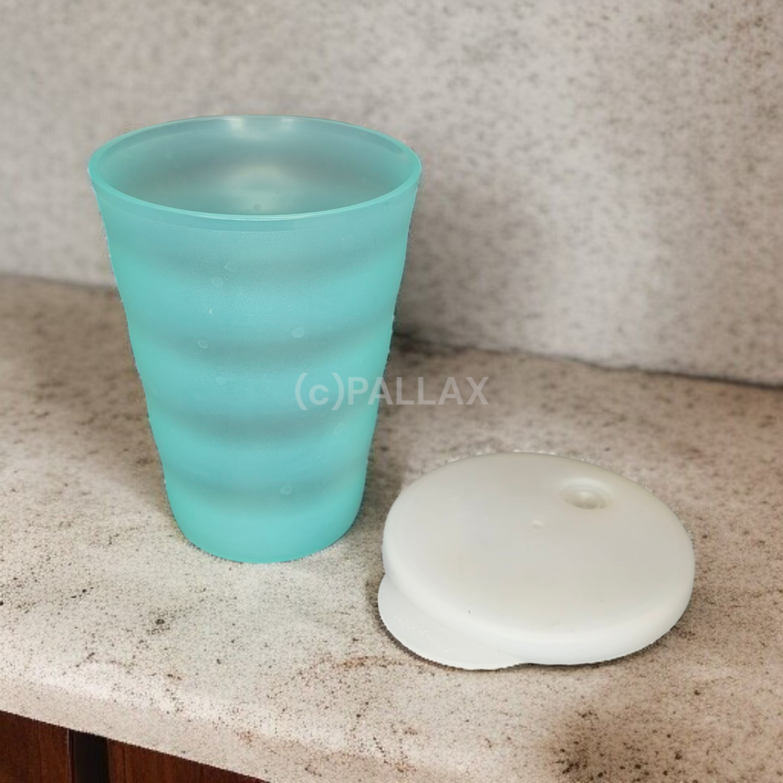 TUPPERWARE J37 JUNGE WELLE TRINKHALM-BECHER 330 ML GRÜN