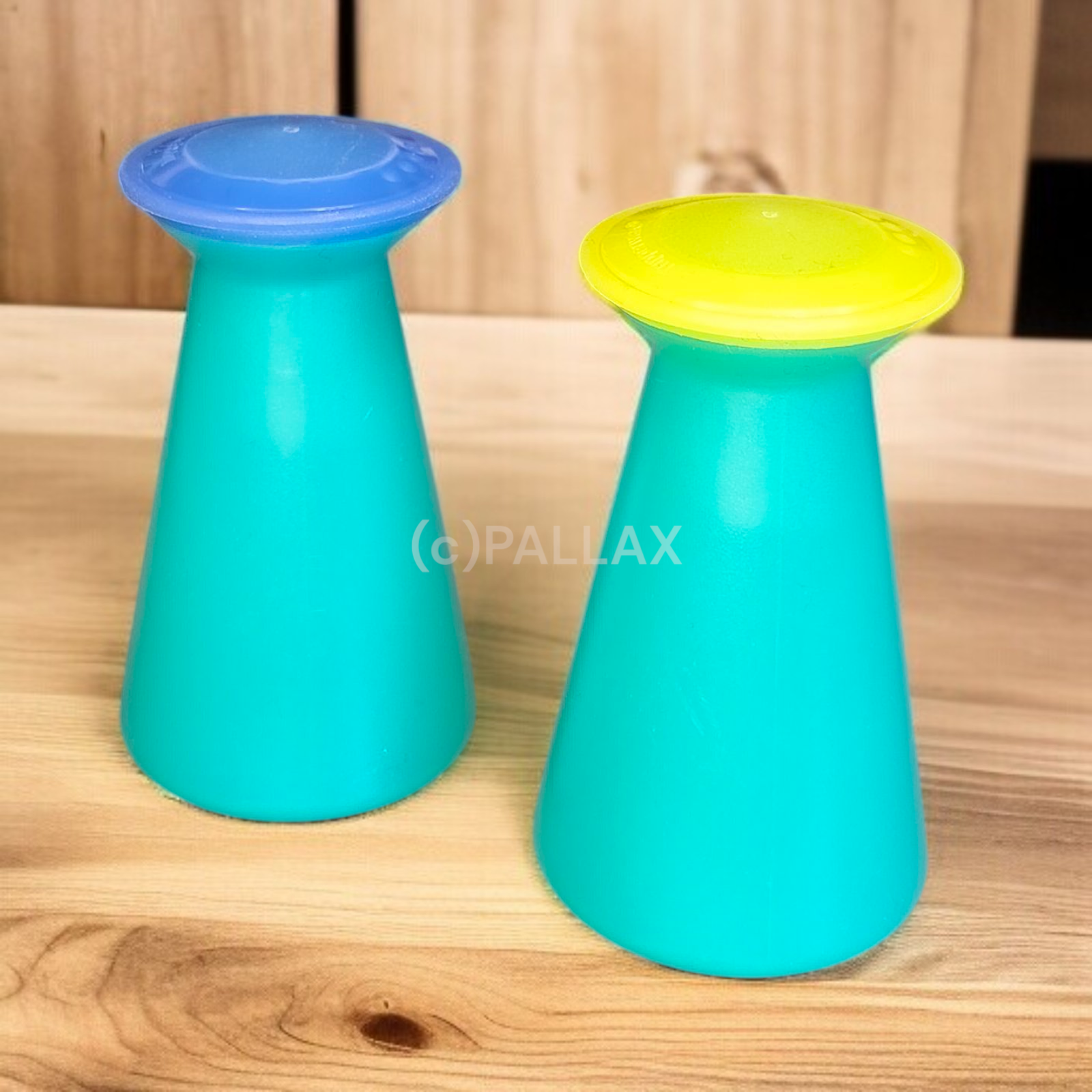 TUPPERWARE J13 JUNGE WELLE SALZ- UND PFEFFERSTREUER GRÜN