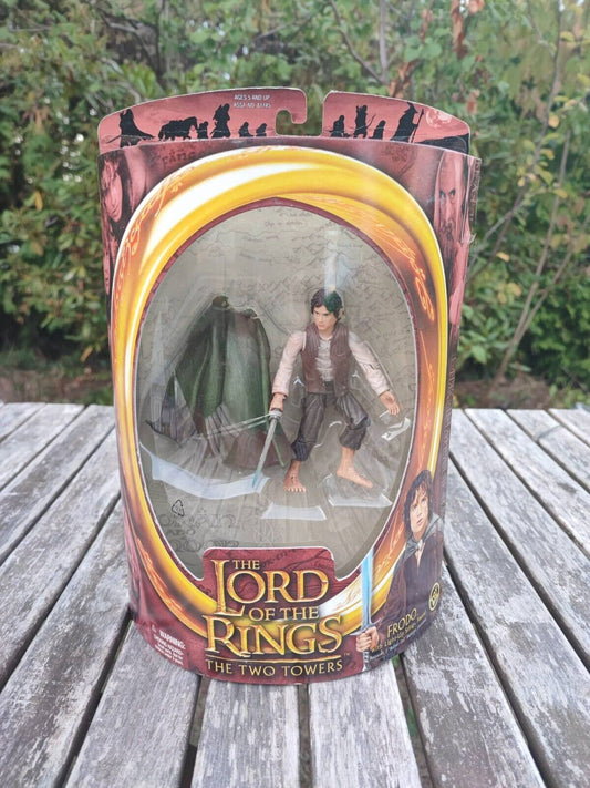 HERR DER RINGE FRODO TWO TOWERS RED BOX / TOY BIZ 2001