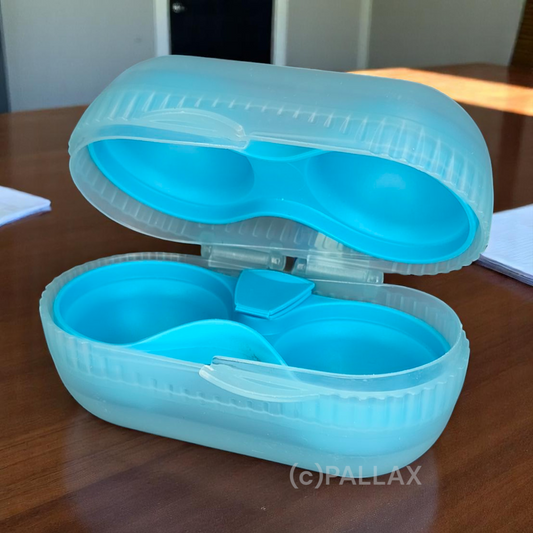 TUPPERWARE A128 ZWEI-DABEI TÜRKIS EIERBEHÄLTER MIT SALZSTREUER FÜR UNTERWEGS