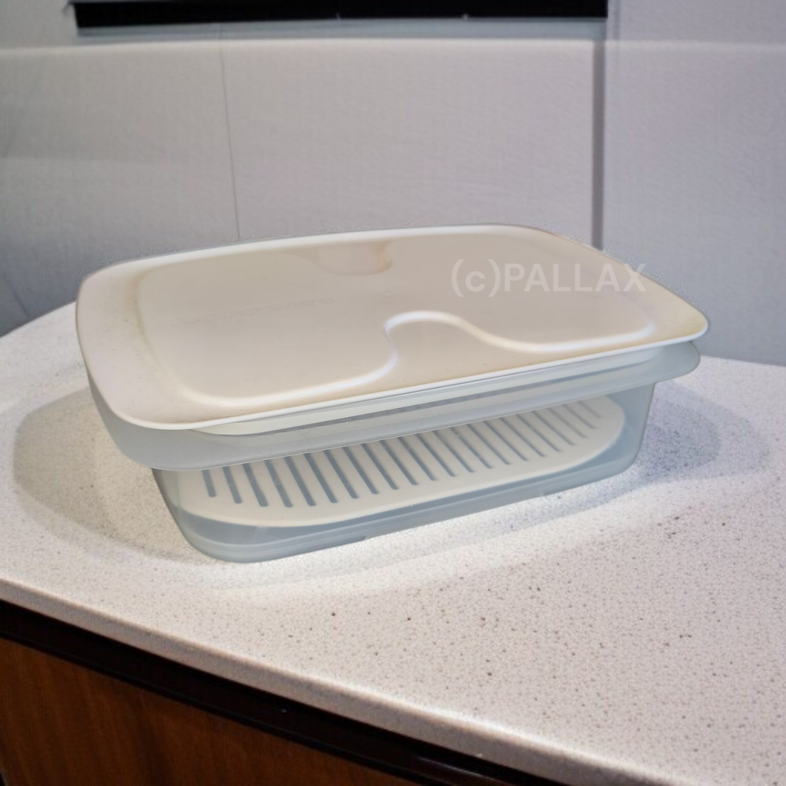 TUPPERWARE COOL `N FRESH BEHÄLTER 1,5 L + FRISCHEGITTER  WEISS KÜHLSCHRANK