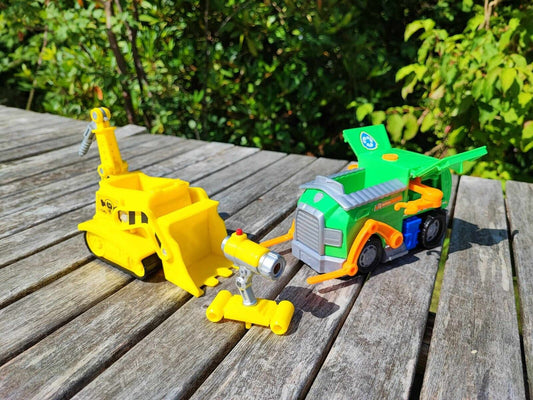 PAW PATROL - ROCKY`S UND RUBBLE`S VEHICLE OHNE FIGUREN / SPINMASTER