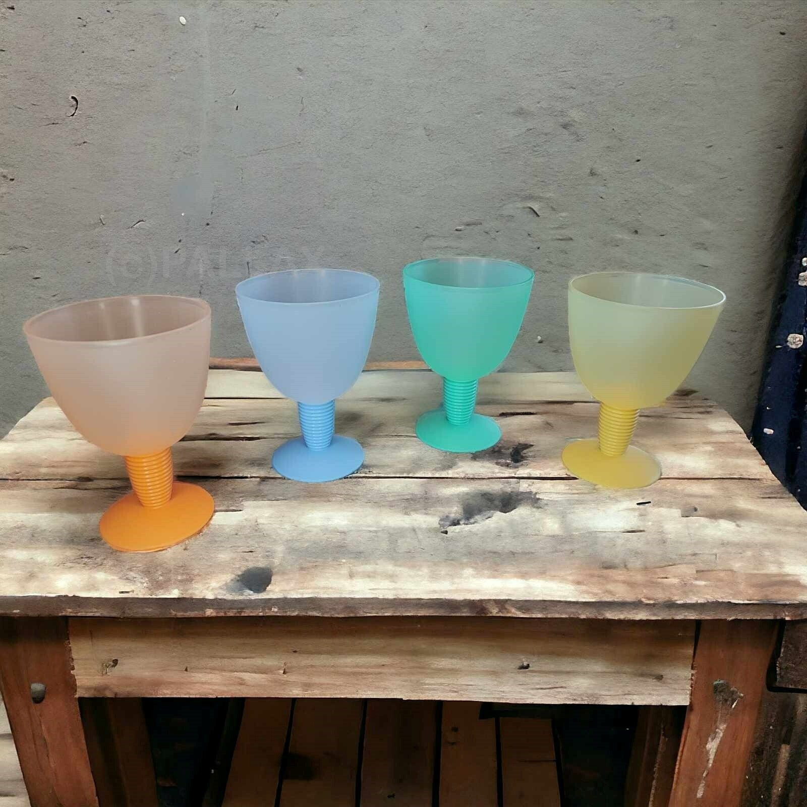 TUPPERWARE JUNGE WELLE DESSERT-BECHER SET (4 STÜCK) 330 ML MEHRFARBIG