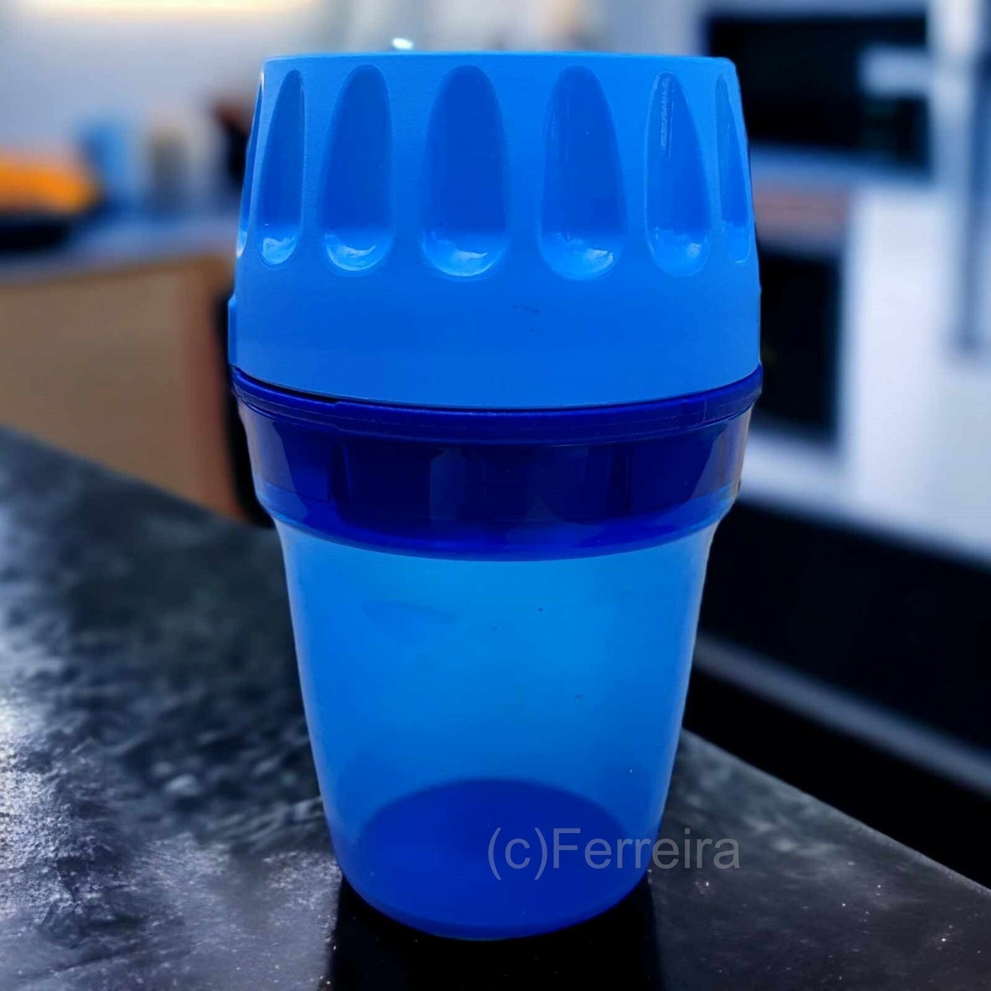 TUPPERWARE D133 KNOBI-TWIST BLAU ZERKLEINERN VON KNOBLAUCH INGWER PEPERONI