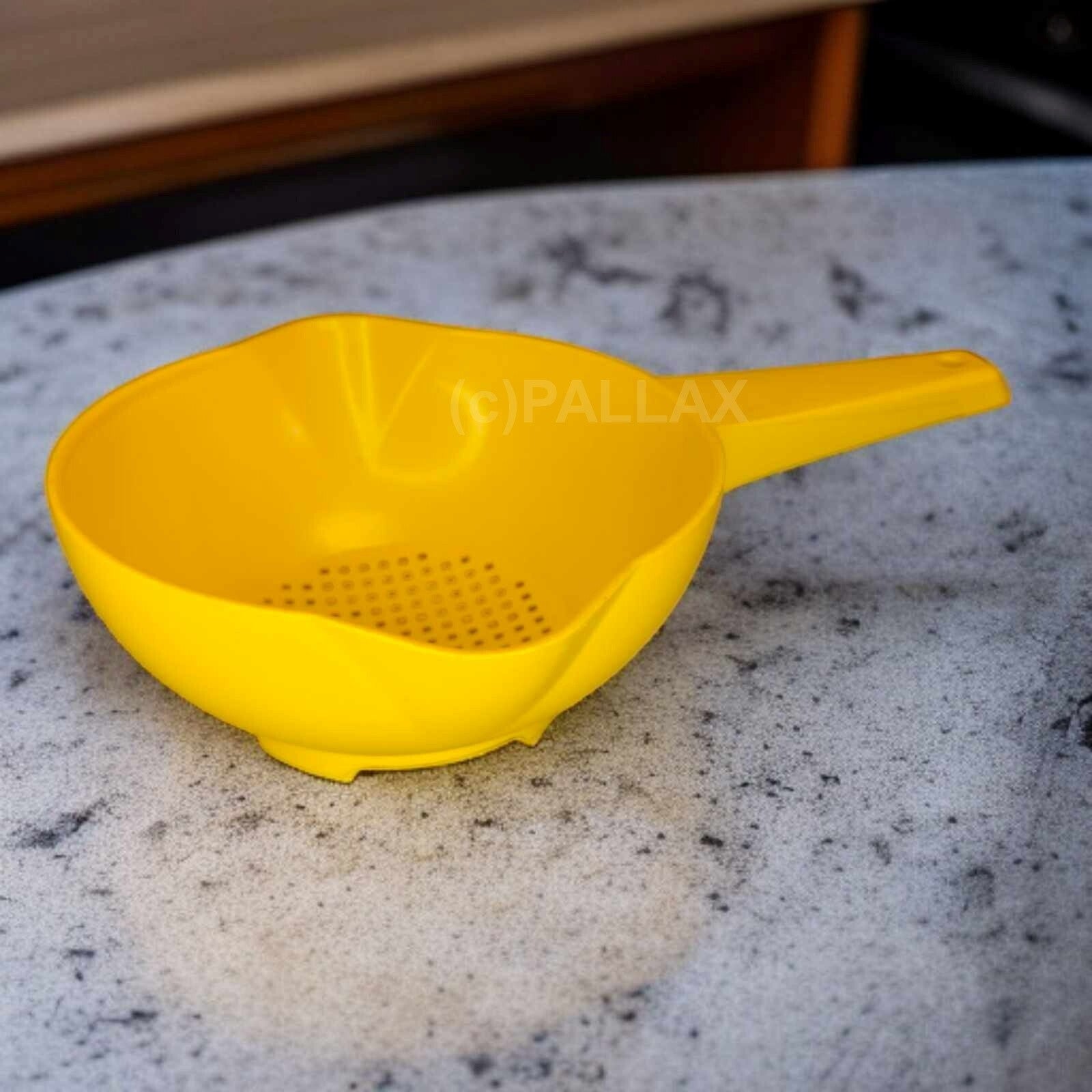 TUPPERWARE GOLDREGEN 1,5 L GELB ABTROPFSIEB SONDERMODELL