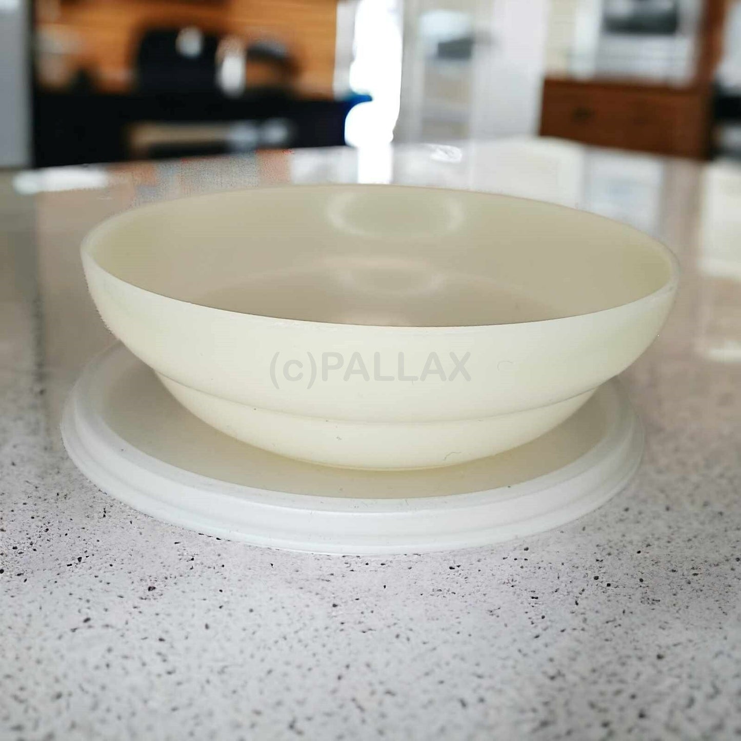 TUPPERWARE VINTAGE SERVIERSCHALE MIT DECKEL 350 ML PASTELL-GELB