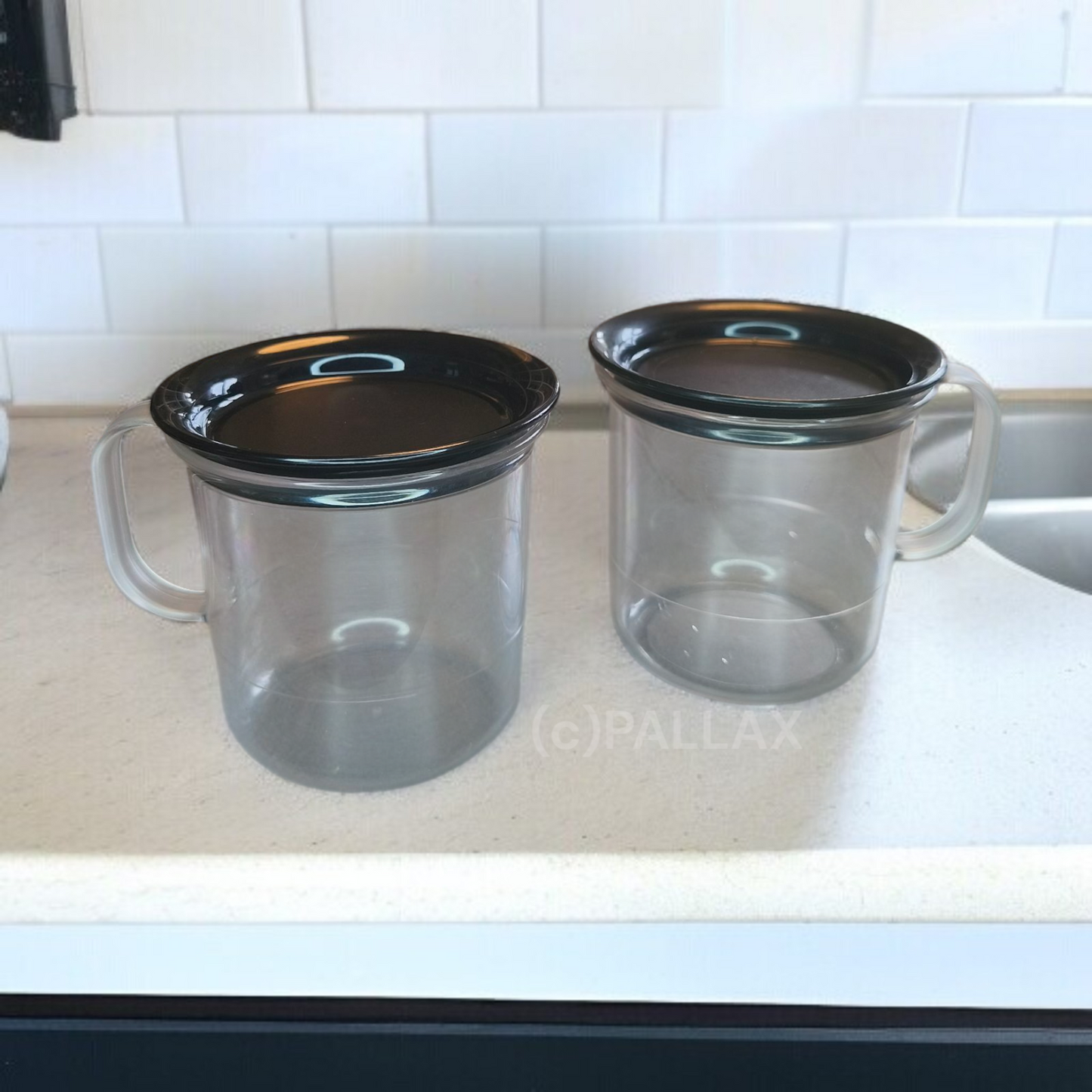 TUPPERWARE C36 NEUE TRINK-PALETTE SCHWARZ TASSEN MIT DECKEL 2x 350 ML