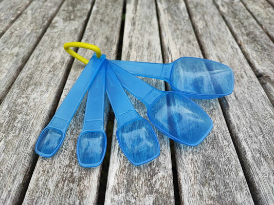 TUPPERWARE D42 KÜCHENSTERNCHEN BLAU GRÜN MASS-LÖFFEL LÖFFEL-SET MIT SKALA