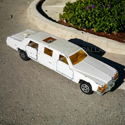 MAJORETTE #339 LIMOUSINE WEISS 1:58