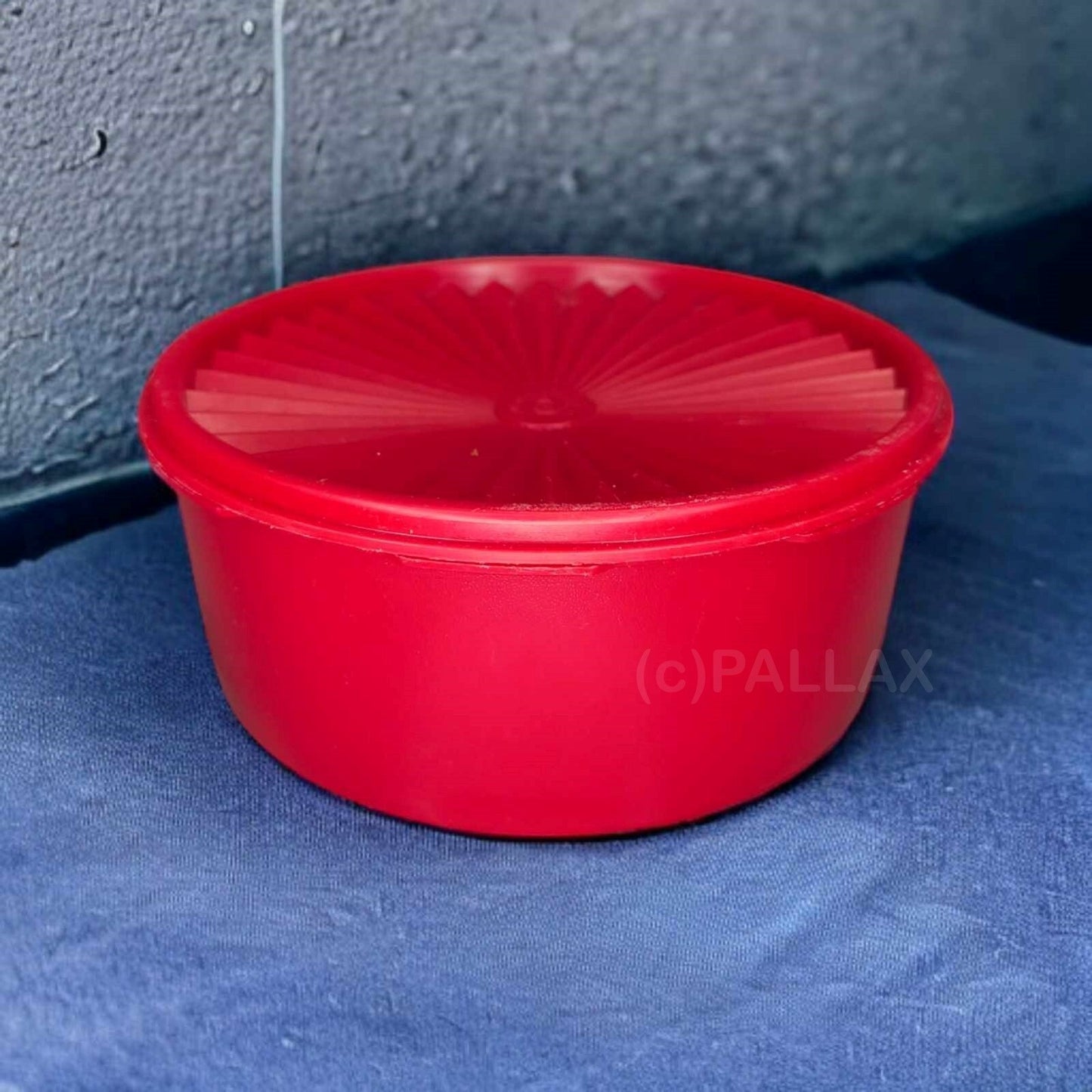 TUPPERWARE VINTAGE KNUSPER-STAR 1,9 L ROT VORRATSBEHÄLTER