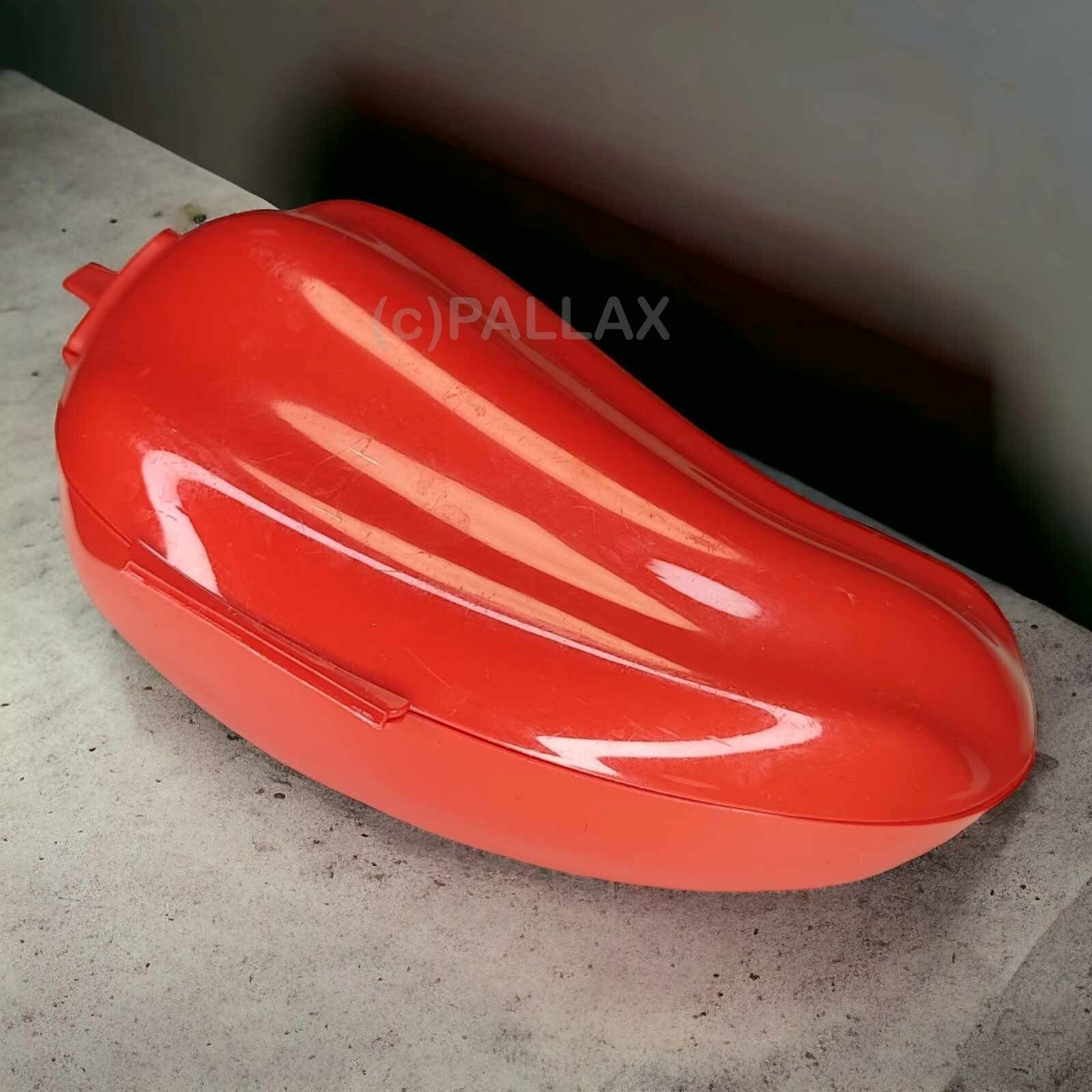 TUPPERWARE HOT CHILLI PAPRIKA-DOSE BROTDOSE SONDERMODELL ROT