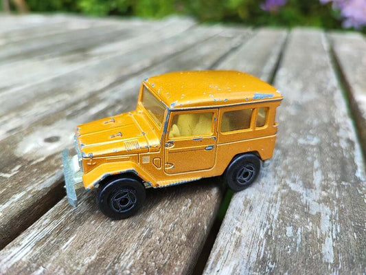 MAJORETTE 4x4 TOYOTA #277 GOLDBRAUN