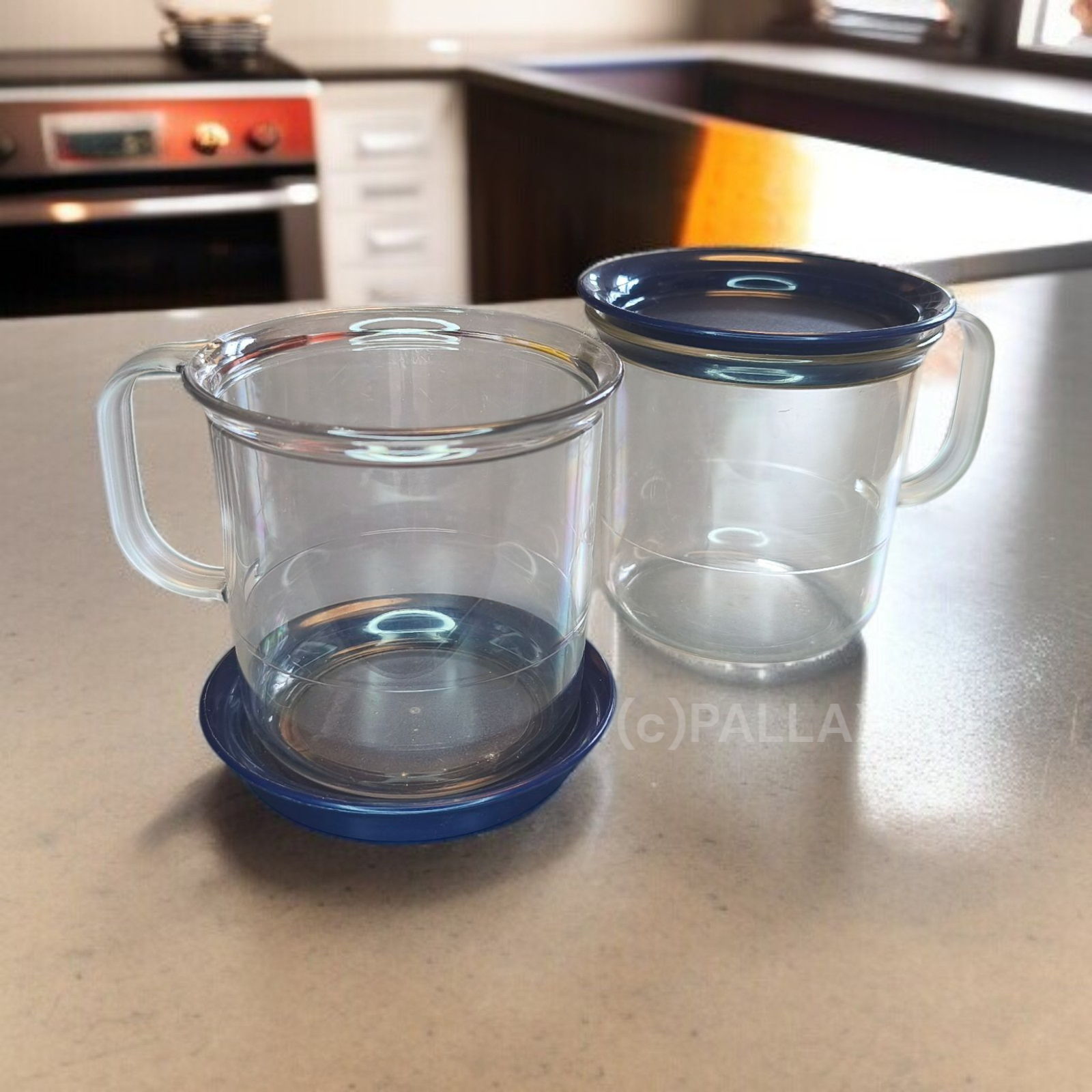 TUPPERWARE C36 NEUE TRINK-PALETTE INDIGO TASSEN MIT DECKEL 2x 350 ML