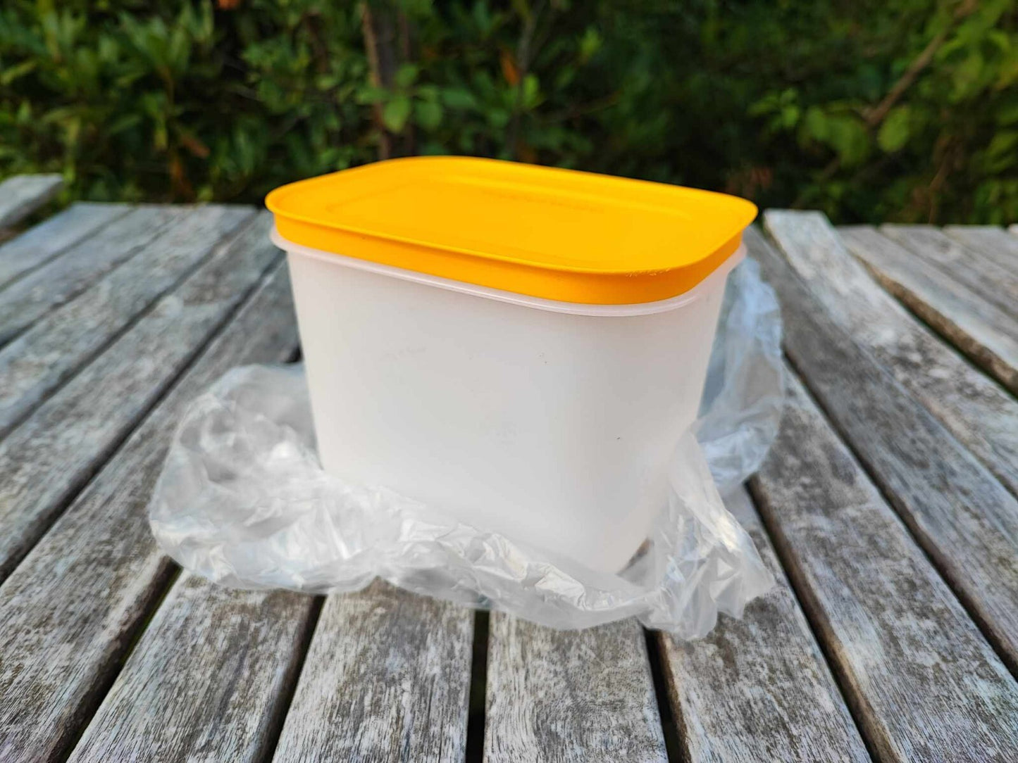 TUPPERWARE G35 EIS-KRISTALL 1,1 L GEFRIERBEHÄLTER GELB