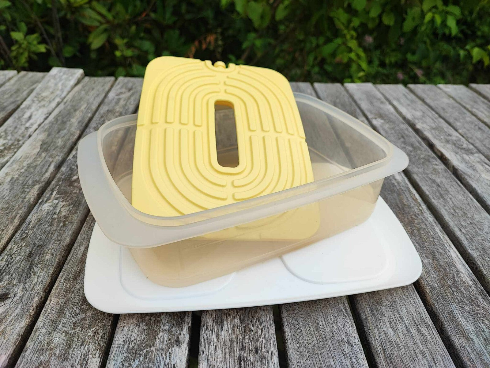 TUPPERWARE COOL`N`FRESH BEHÄLTER 1,5 L + KÜHL-AKKU GELB WEISS