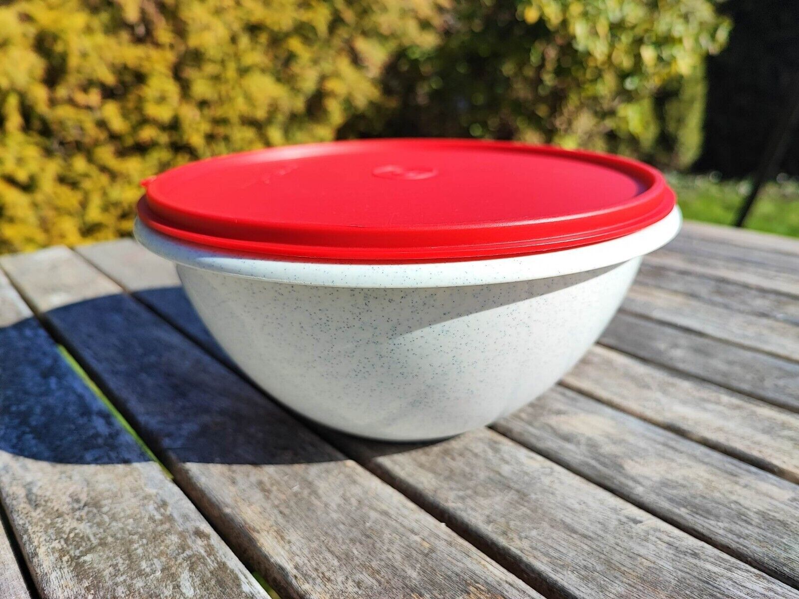 TUPPERWARE B01 WUNDERSCHÜSSEL 1,75 L WEISS ROT