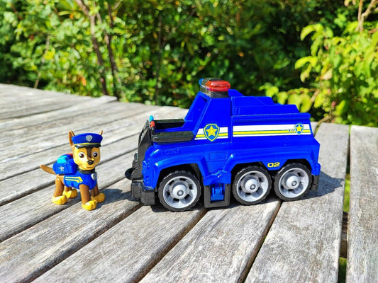 PAW PATROL - ULTIMATE RESCUE CHASE`S POLICE CRUISER / SPINMASTER 2019