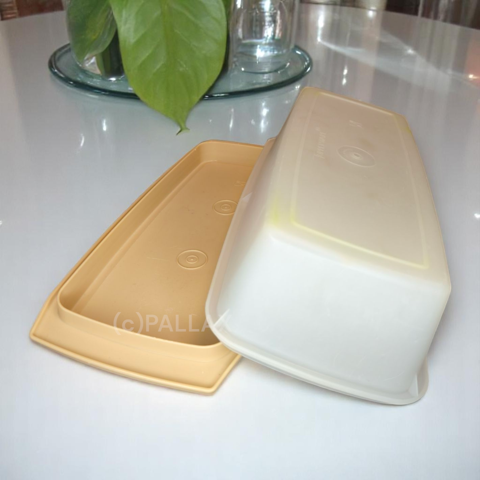TUPPERWARE VINTAGE KLEINE SERVIER-LADY BEIGE