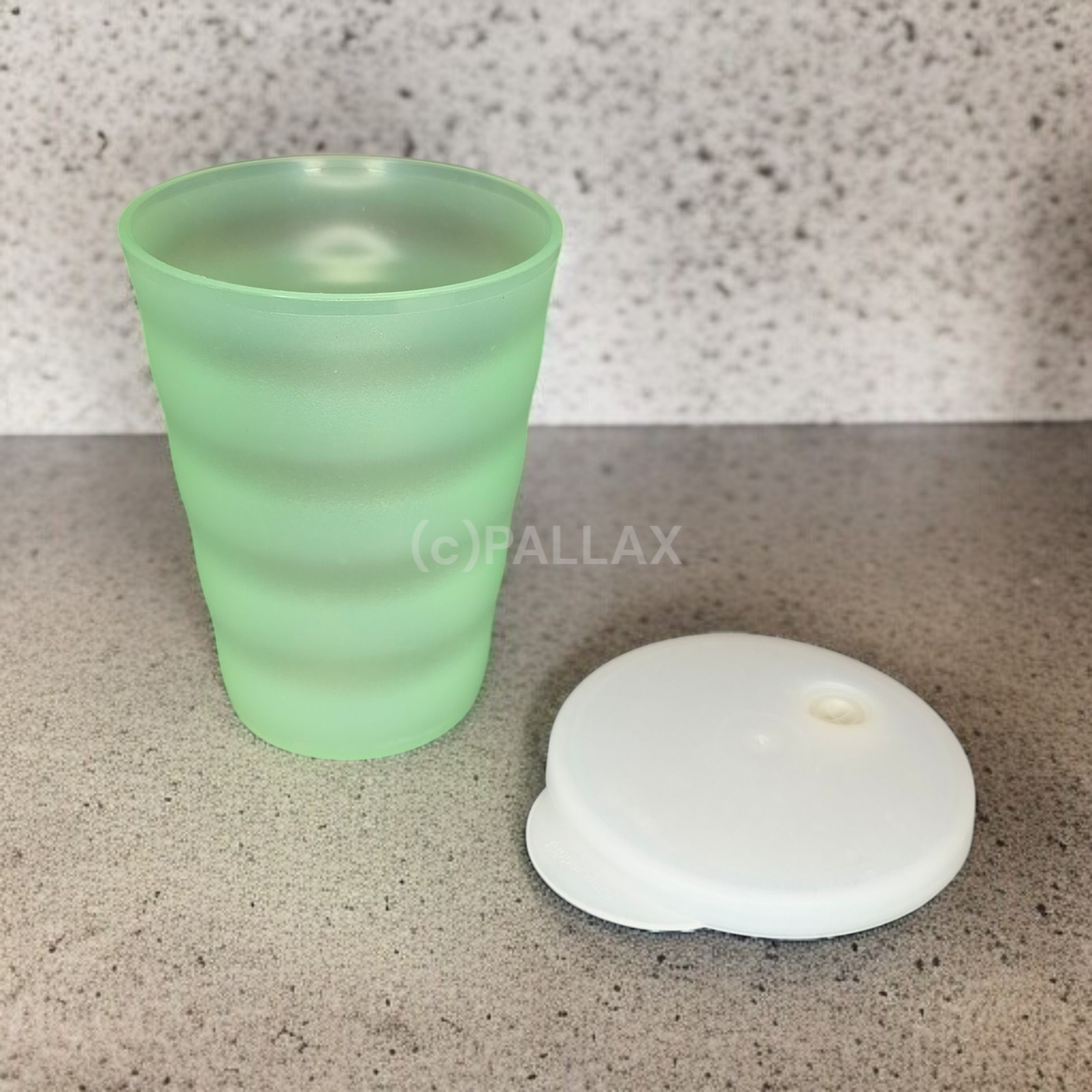 TUPPERWARE J37 JUNGE WELLE TRINKHALM-BECHER 330 ML HELLGRÜN