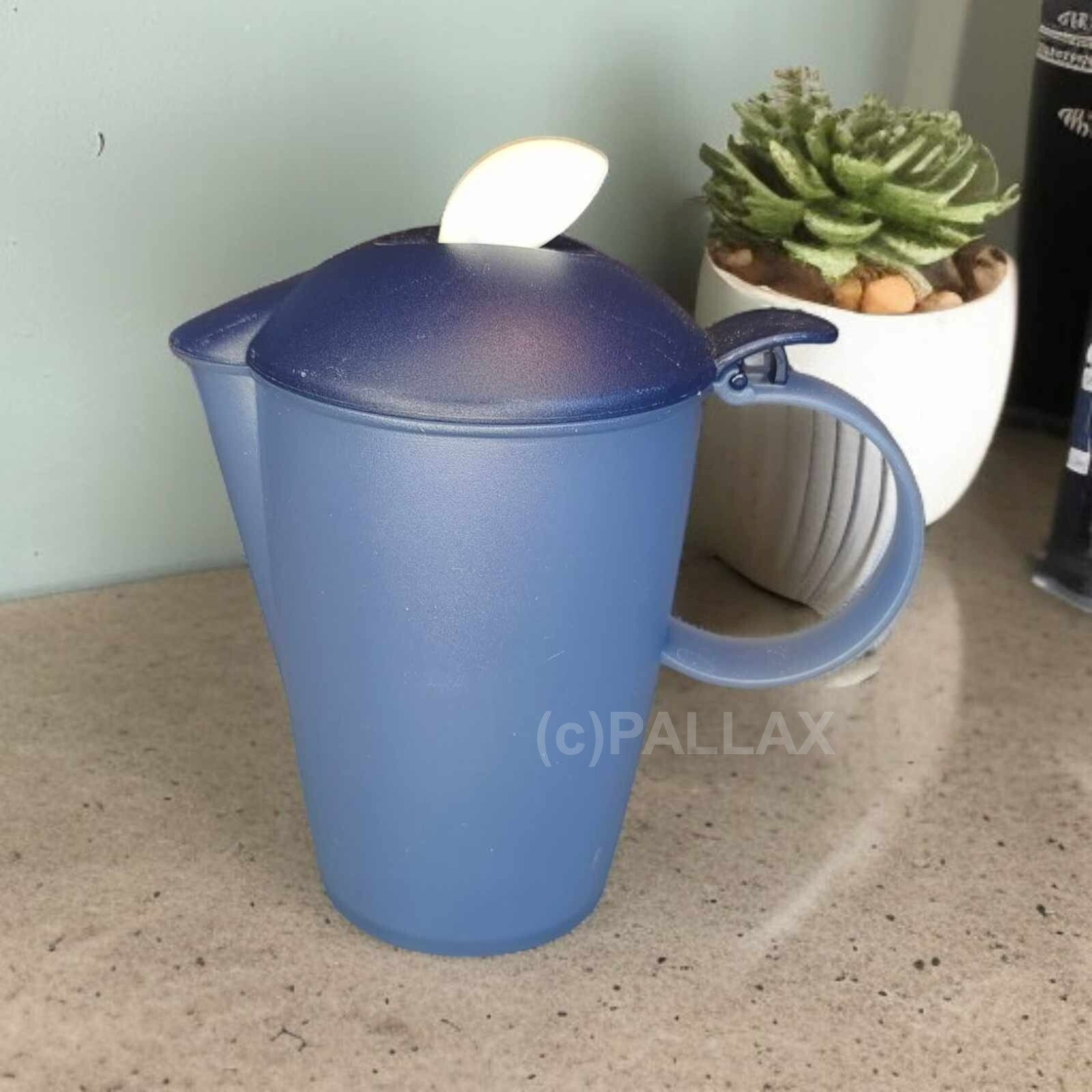 TUPPERWARE C91 MOMENTS SAHNE-FREUND 300 ML VIOLETT MILCHKÄNNCHEN